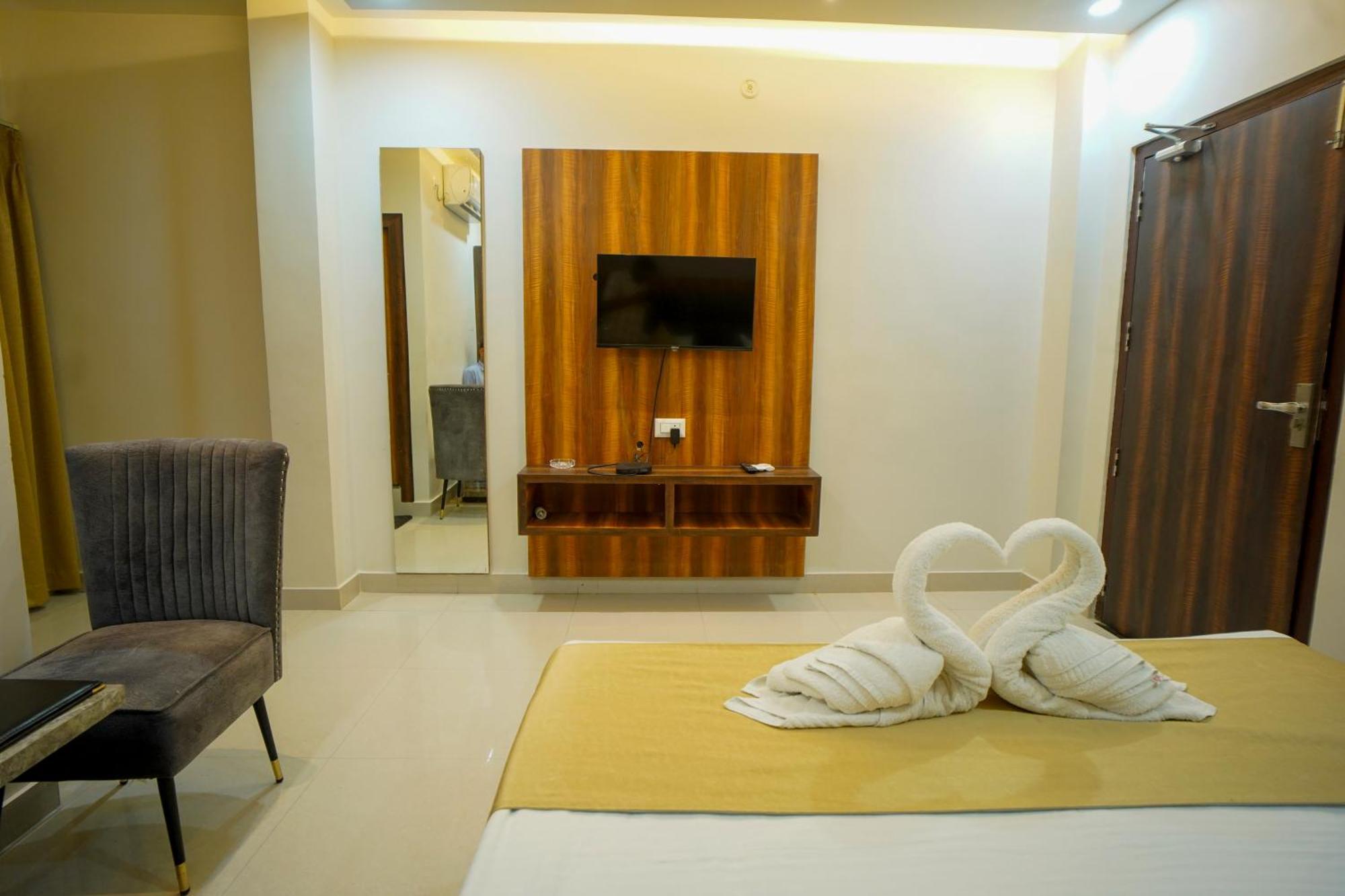 Hotel Rama Gorakhpur Bagian luar foto