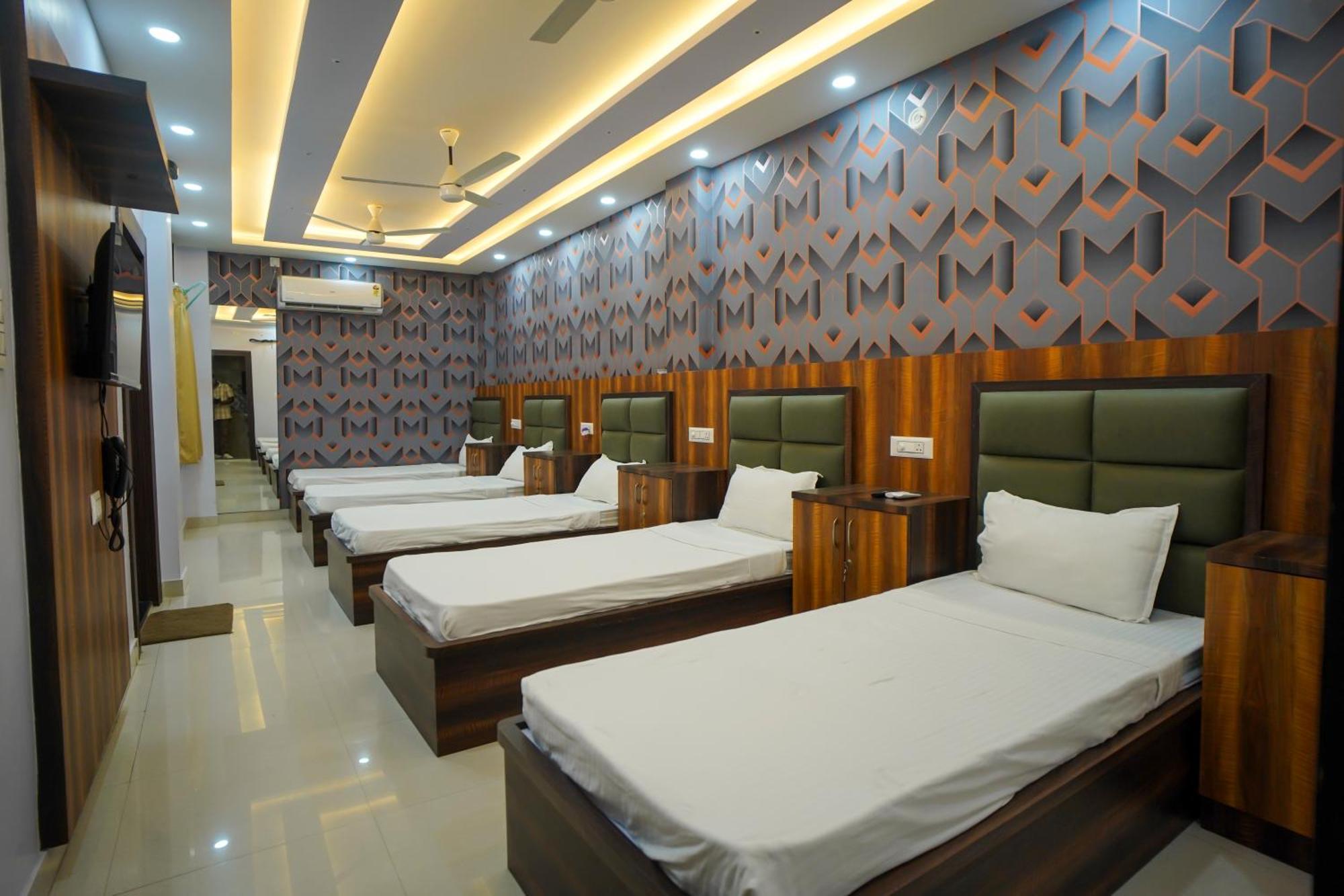 Hotel Rama Gorakhpur Bagian luar foto